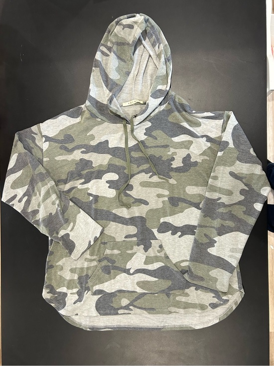 Cyrus Tops - Women’s Lightweight Hoodie